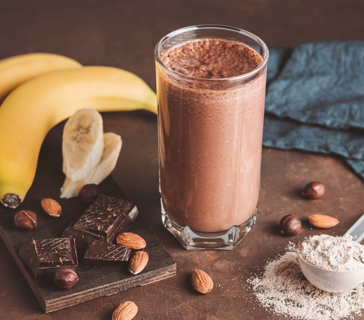 chocolate and banana high protein smoothie